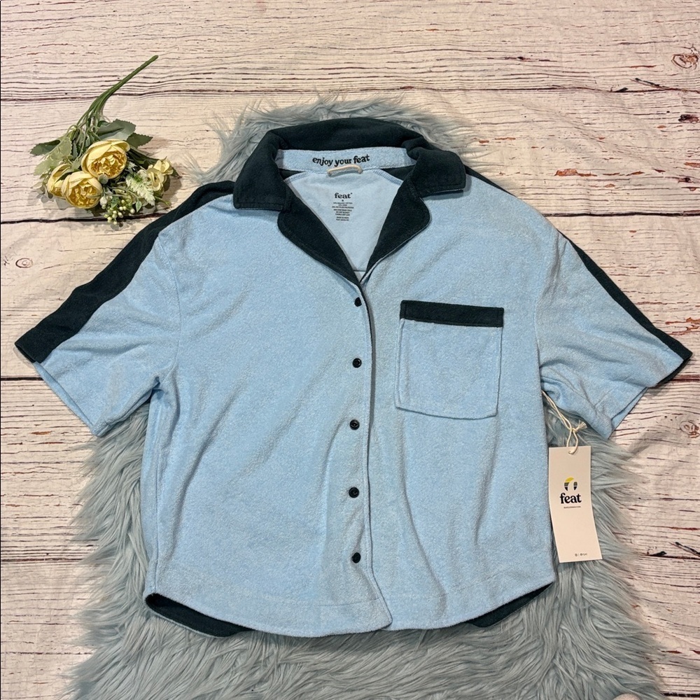 NWT Feat Breezy Blend Short Sleeve Button Down Top